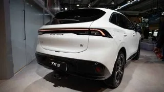 Forthing pařížský autosalon