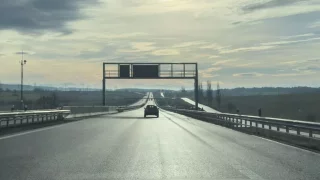 Komentář: Rychlost 150 km/h na D3 je realitou, ale experti hystericky brojí proti. Zbytečně