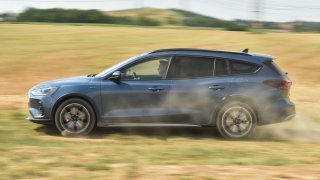 Test: Ford Focus Active je vymazlený univerzální rodinný kombík. Zasloužil by si však lepší motor