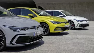 Osmý VW Golf pokračuje v elektricko-benzinové ofenzivě. Vyzkoušeli jsme tři různé alternativy