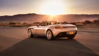 Nádherný roadster Aston Martin DB11 Volante. 3