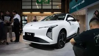 Forthing pařížský autosalon