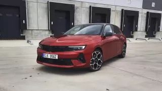 Test Opel Astra 1.6 TURBO PHEV GS line pohledem ženy: Když máš šmrnc i schopnosti