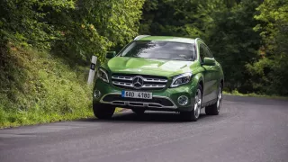 Mercedes-Benz GLA jezdí jistě a pohodlně. 6