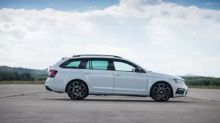 Nová Škoda Octavia RS 245 hezky zblízka. 18