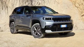 Nový Jeep Compass je nejvýraznější SUV ve své třídě. Se základním motorem jezdí překvapivě dobře