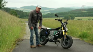 Recenze motocyklu BMW CE 02