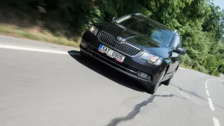 Škoda Superb Combi 2014 9