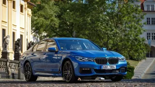 BMW 750i xDrive 2