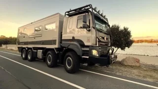 Osmikolová Tatra v provedení luxusní vily je snem každého dobrodruha. Může být i dvoupatrová