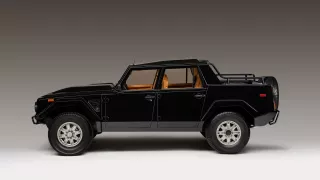 Nádherná obluda. Lamborghini LM002 s dvanáctiválce