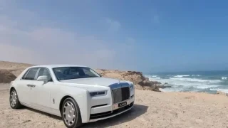 Nadšený řidič najel s vozem Rolls-Royce 775 tisíc kilometrů. Každý ho vyšel na 80 korun