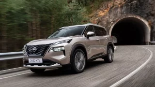 Japonská automobilka přechází do ofenzívy. Své rodinné SUV zlevnila až o 275 tisíc korun