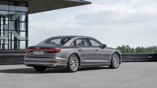 Nové Audi A8 v prodloužené luxusní verzi L. 13