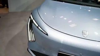 Forthing pařížský autosalon