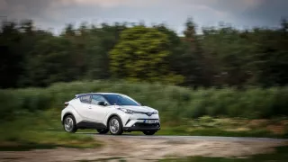 Toyota C-HR Hybrid 3 29