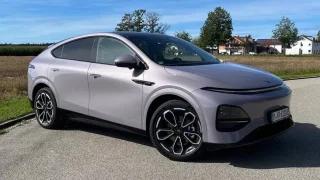 Řídili jsme elektrické auto, které se nabije za 12 minut. Je luxusní a přitom stojí méně než Tesla