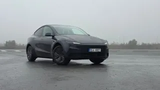 Tesla Model Y útočí nejdostupnější verzí na oblíbený Enyaq. Překonává ho výkonem i prostorností
