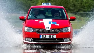Autoškoly za posledních sedm let zdražily až o trojnásobek. V Praze stojí kurz i 35 tisíc korun