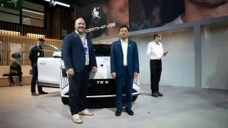 Forthing pařížský autosalon