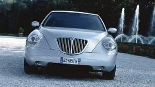 Zvláštní auta, která letos slaví výročí: Překvapivě mladý Brutus, šestiválcové Clio i podivné Mini