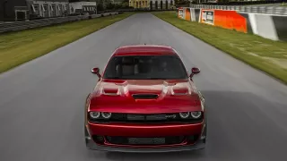 Dodge Challenger Hellcat s paketem Widebody 11