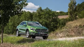 Mercedes-Benz GLA jezdí jistě a pohodlně. 1