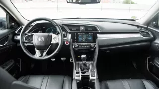 Nová Honda Civic je pořád originální, ale už víc u