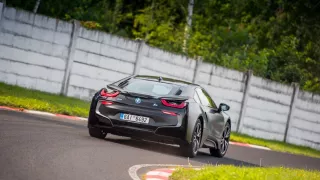 Provětrali jsme hybridní BMW i8 v edici Protonic F