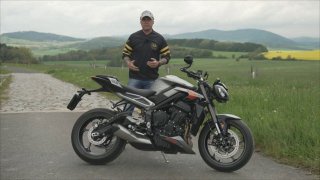 Sršeň zbožňuje Triumph Street Triple, i když je z jednoho detailu rozladěný. Vlastnil jich několik