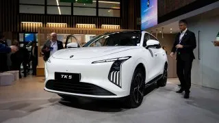 Forthing pařížský autosalon
