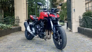 Litrová Honda Hornet je zábavnou hračkou pro fajnšmekry, ale nezabije ani začátečníka