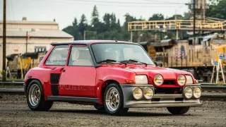 Renault 5 Turbo ve vzácné verzi Evolution. 13