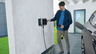 Němci se rozhodli regulovat domácí nabíjení elektromobilů. Chtějí předejít přetížení sítě