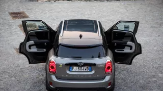 Prvním hybridem MINI se stal Countryman. 6