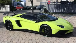 K zářivě zelenému Lamborghini dostanete i pořádný 