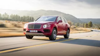 Luxusní dvanáctiválcové SUV Bentley Bentayga. 6