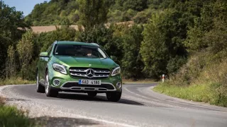 Mercedes-Benz GLA jezdí jistě a pohodlně. 4