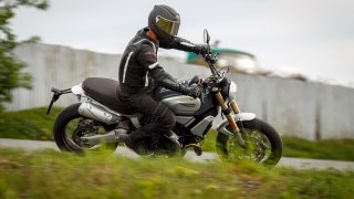 Ducati Scrambler 1100 jízdní 8