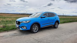 SUV, která se vyplatí sledovat: Ambiciózní nováček MG HS proti úspěšnému modelu Hyundai Tucson.