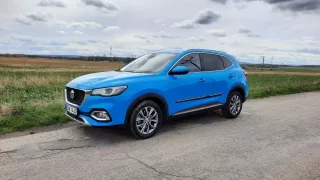 SUV, která se vyplatí sledovat: Ambiciózní nováček MG HS proti úspěšnému modelu Hyundai Tucson.