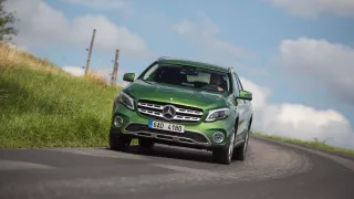 Mercedes-Benz GLA jezdí jistě a pohodlně. 8