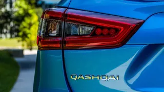 Nissan vylepšil interiér Qashqaie. 13