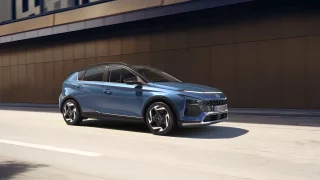 Hyundai Bayon i po modernizaci patří k nejlevnějším crossoverům na trhu. Překvapí i prostorností