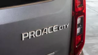 Toyota PROACE CITY 2019 interiér 1