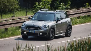 I jako hybrid MINI Countryman dobře jezdí. 5