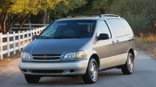 Toyota Sienna 1999