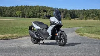 Aprilia SR GT 400