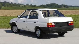 Škoda Favorit sedan