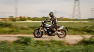 Ducati Scrambler 1100 jízdní 12